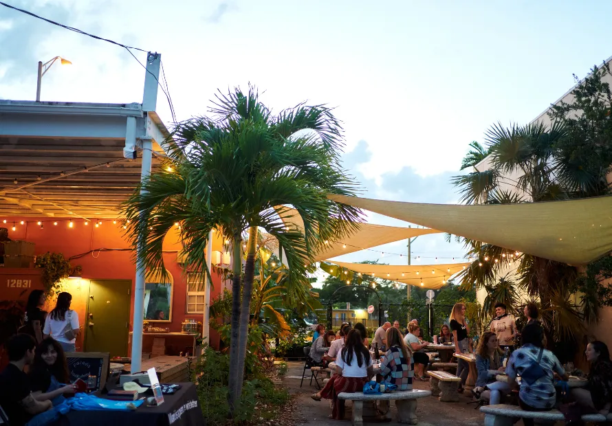 Paradis Outdoor shot