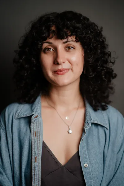 Alanna Vertical Portrait