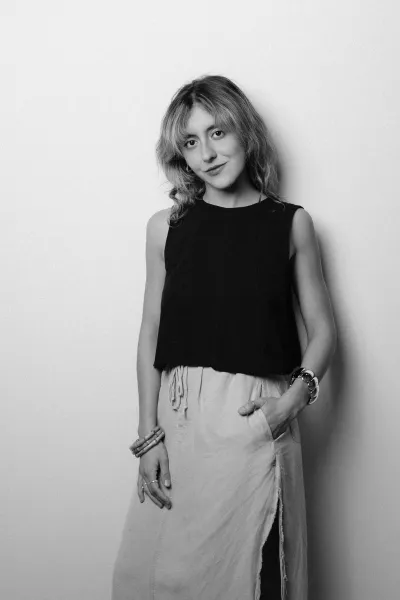 Laura R Vertical